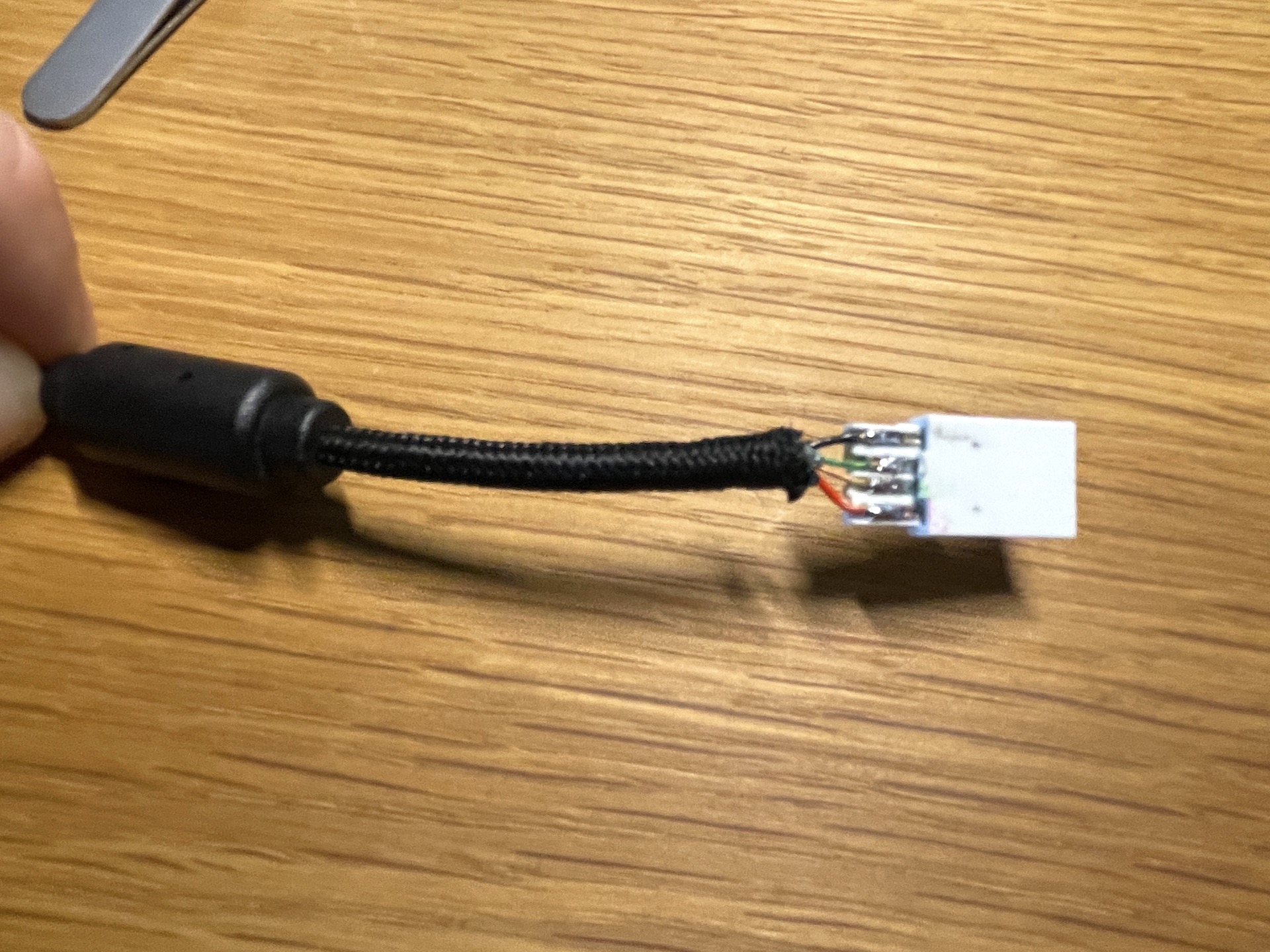 USB connector with wires soldered in the correct order
